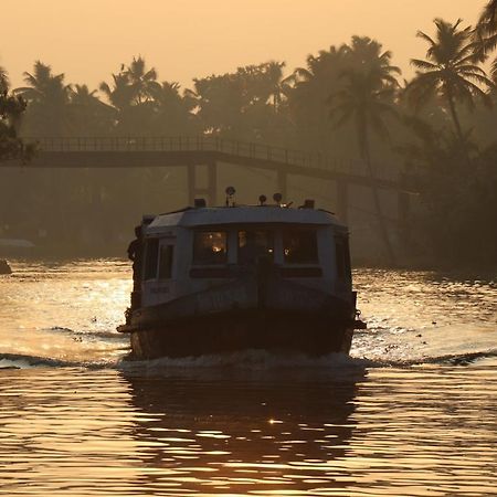 Marari Houseboat Hotel Mararikulam Buitenkant foto