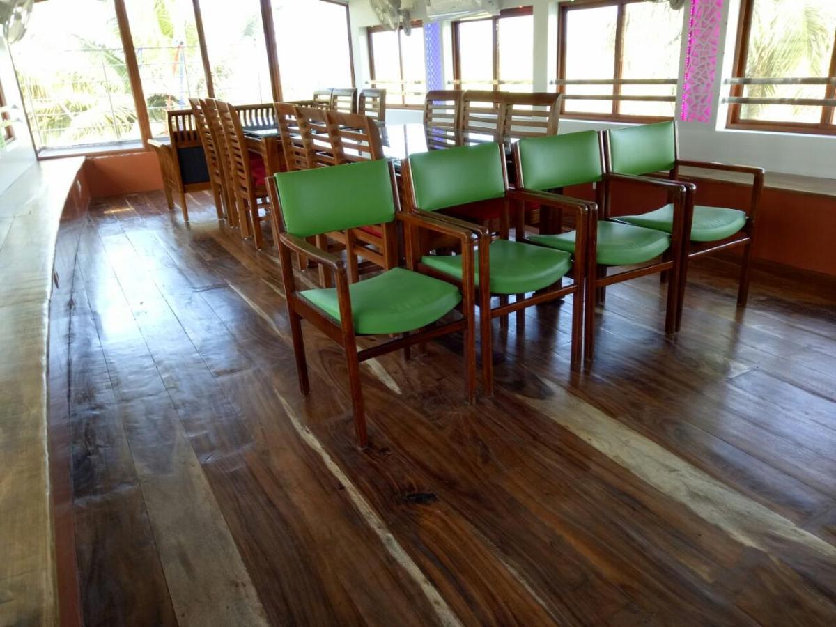 Marari Houseboat Hotel Mararikulam Buitenkant foto