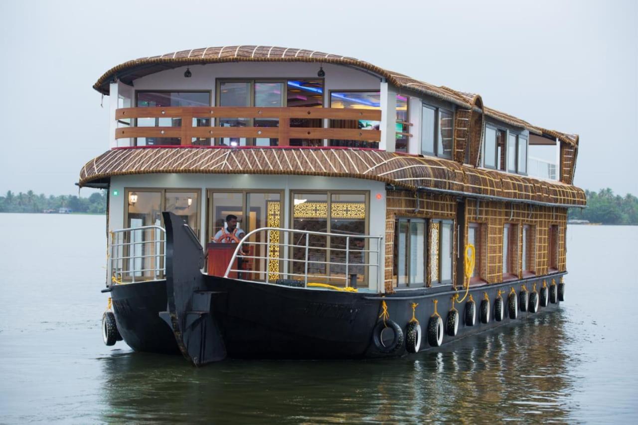 Marari Houseboat Hotel Mararikulam Buitenkant foto