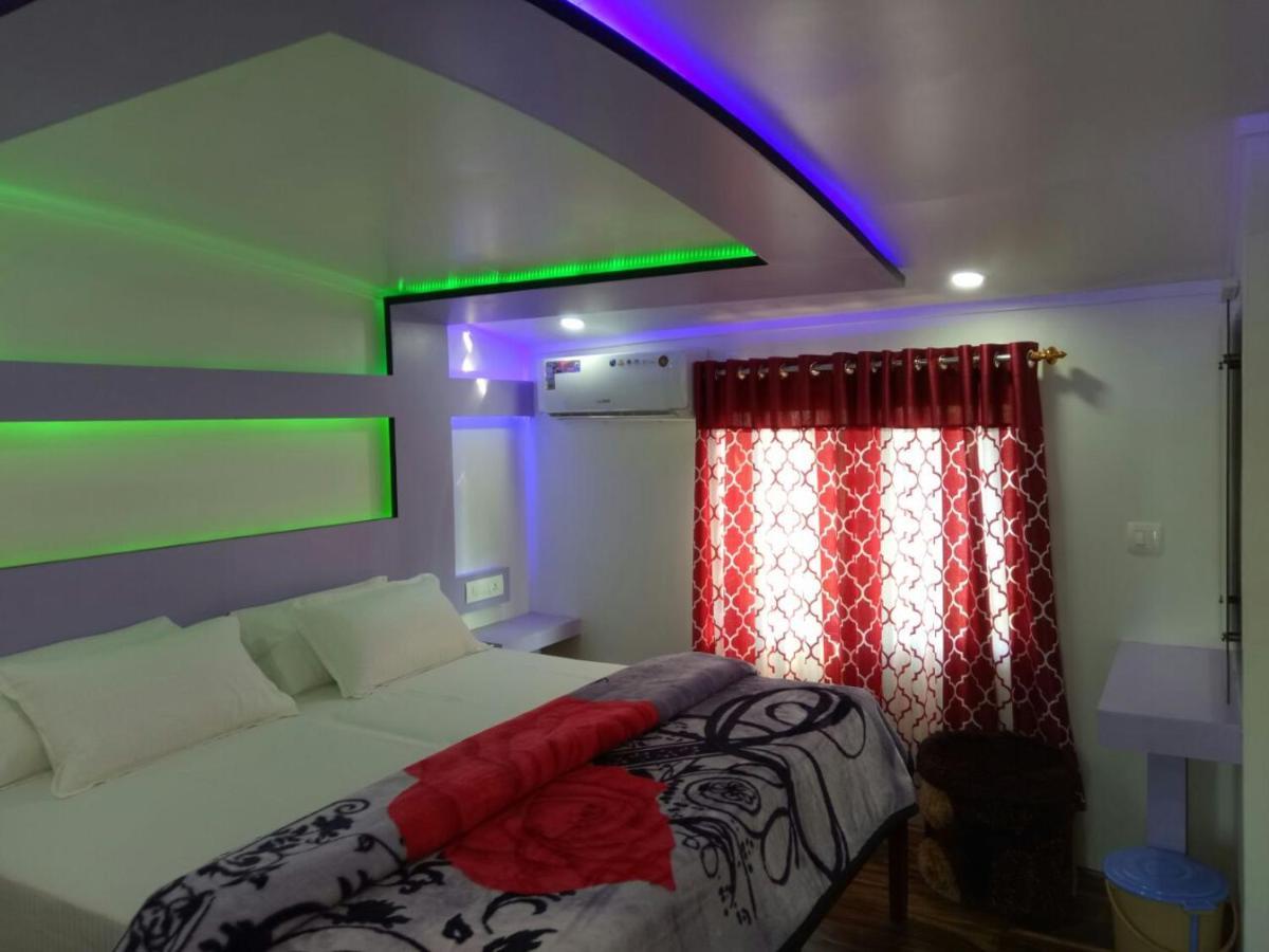 Marari Houseboat Hotel Mararikulam Buitenkant foto