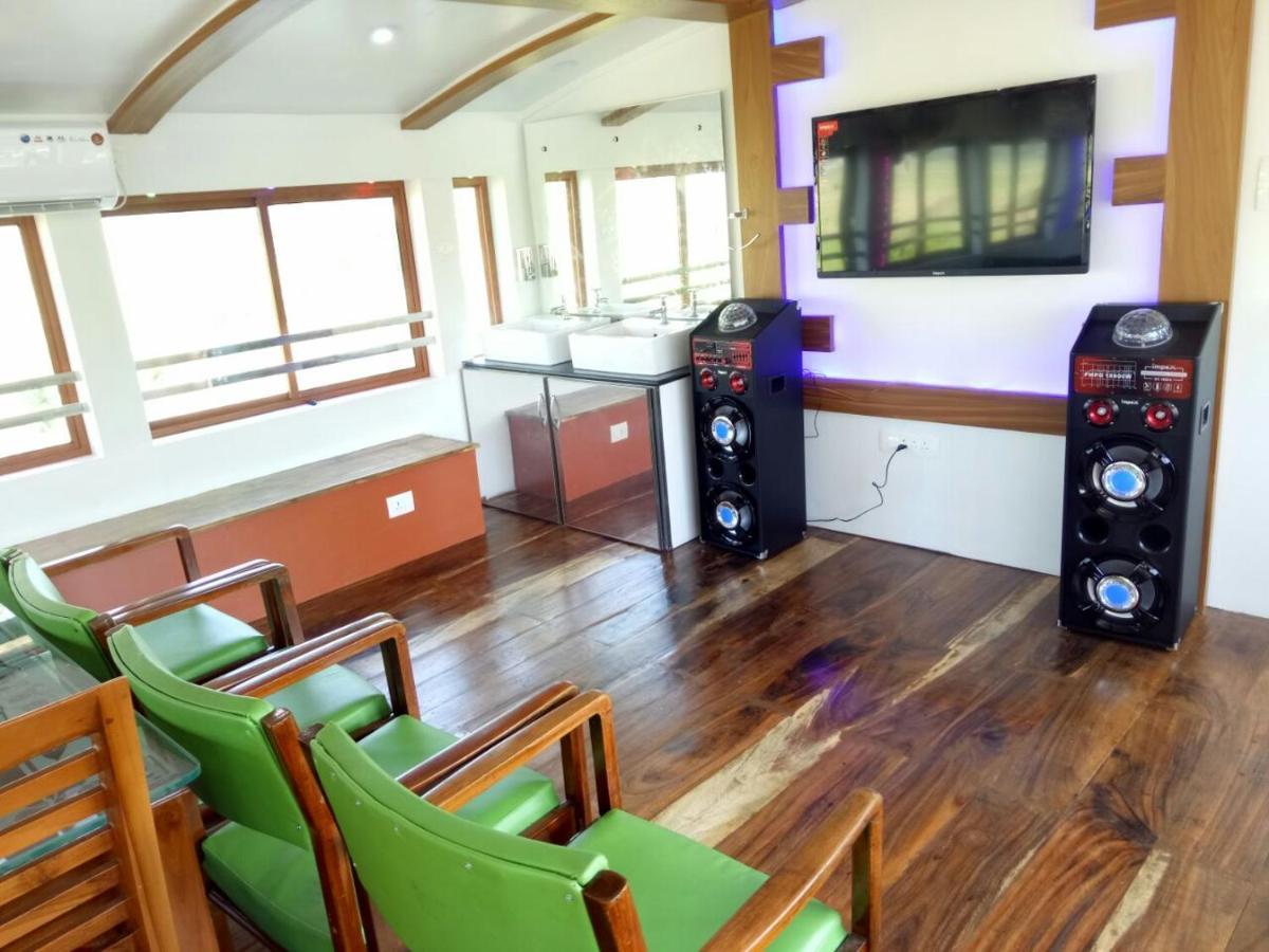 Marari Houseboat Hotel Mararikulam Buitenkant foto