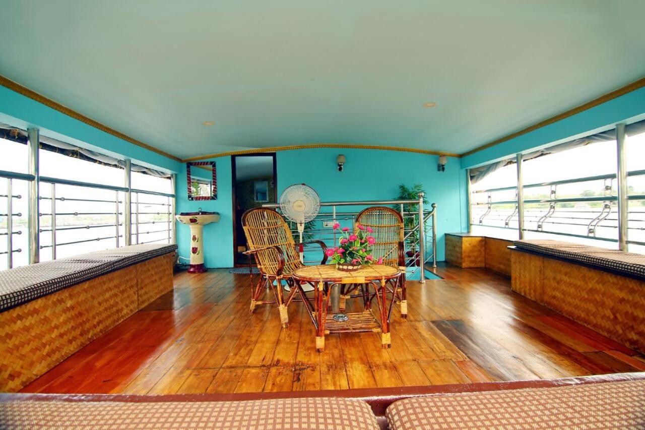 Marari Houseboat Hotel Mararikulam Buitenkant foto