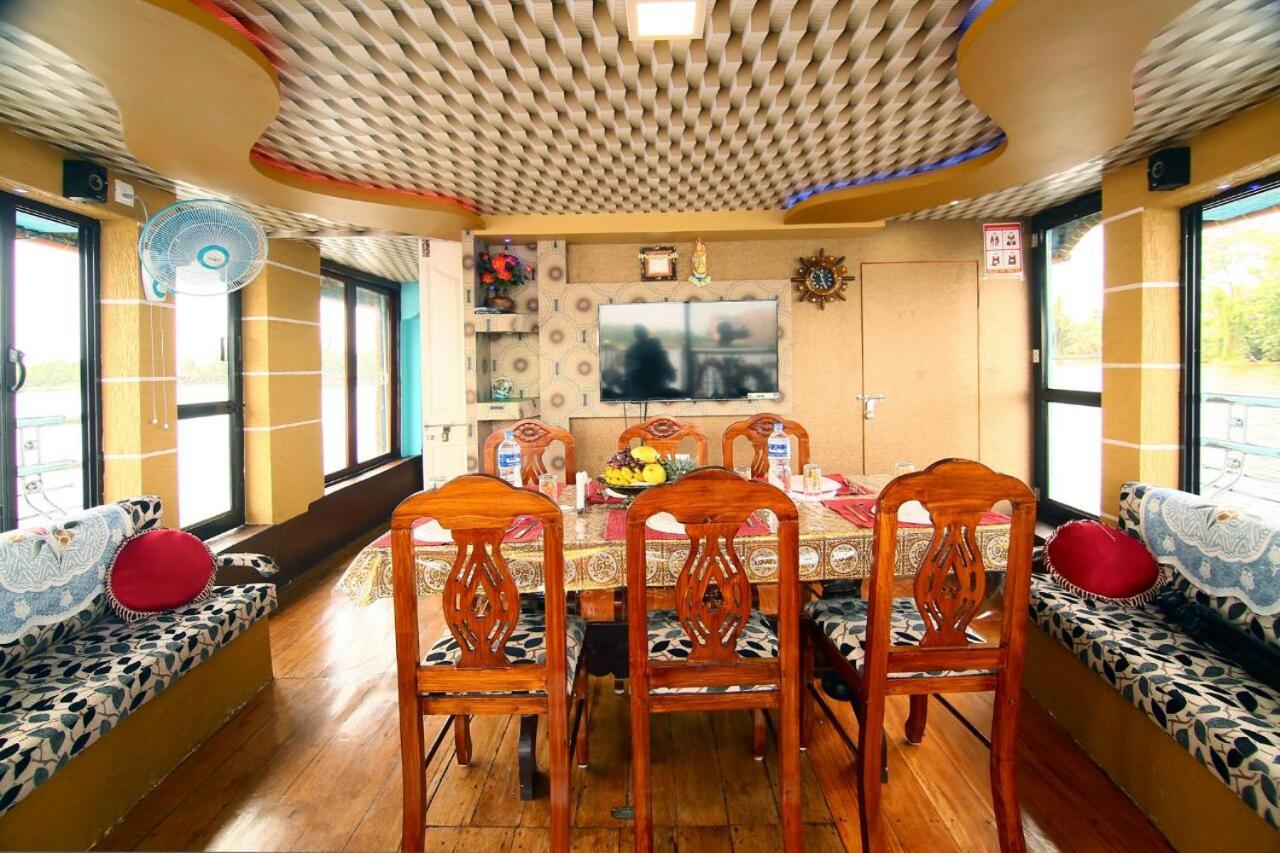 Marari Houseboat Hotel Mararikulam Buitenkant foto