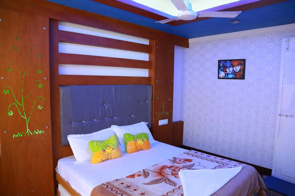 Marari Houseboat Hotel Mararikulam Buitenkant foto