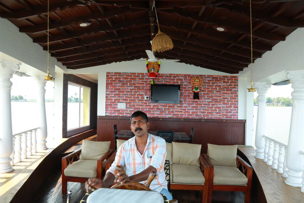 Marari Houseboat Hotel Mararikulam Buitenkant foto