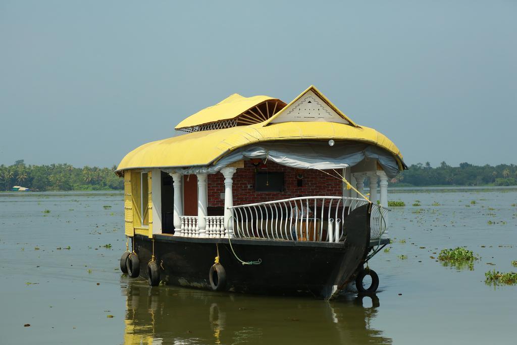 Marari Houseboat Hotel Mararikulam Buitenkant foto
