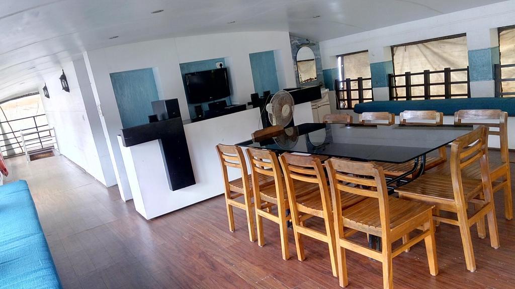 Marari Houseboat Hotel Mararikulam Buitenkant foto