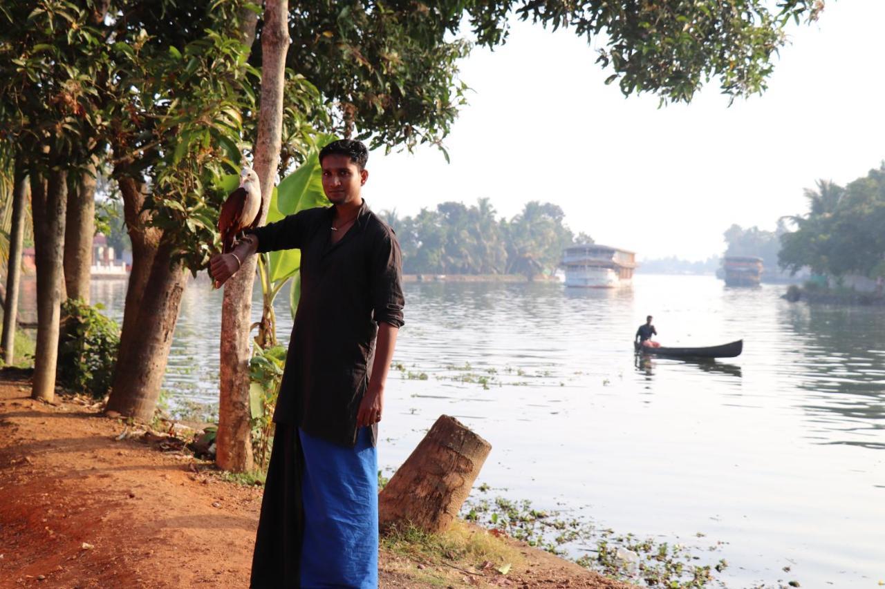 Marari Houseboat Hotel Mararikulam Buitenkant foto