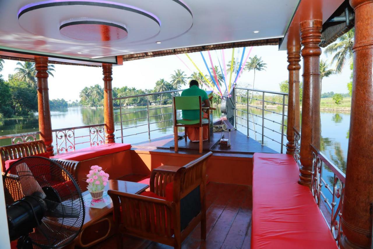 Marari Houseboat Hotel Mararikulam Buitenkant foto